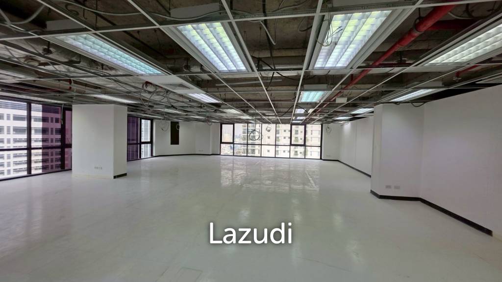 รูป Spacious Office Space in Sethiwan Tower Si Lom Bangkok - รูปที่ 3/10