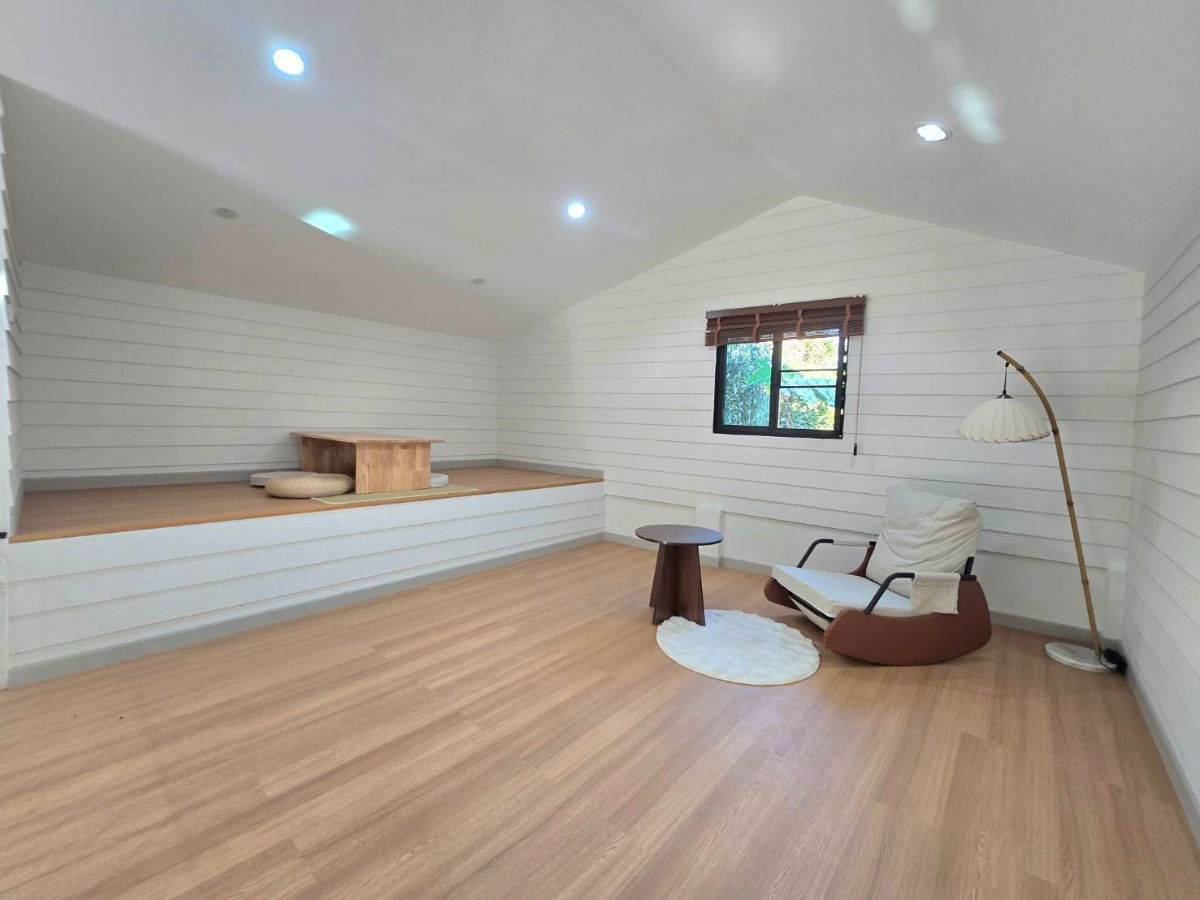 รูป บ้านเดี่ยวชั้นเดียว แต่งใหม่ทั้งหมด กว้าง สวยมาก หมู่บ้าน แสงอรุณ รีโนเวทใหม่ทั้งหลัง ถนนรามอินทรา ซอย68 แยก7 คันนายาว มีชั้นลอยกว้างขวาง - รูปที่ 36/43