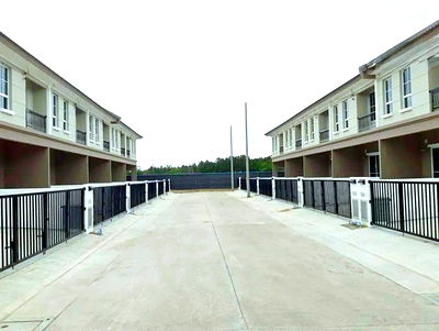 เช่าทาวน์โฮม ปทุมธานี : บ้านฟ้า เลอ มาร์เช่ 2.2 กม. ลำลูกกา คลอง7 นิมิตใหม่-ไมตรีจิต ให้เช่าทาวน์โฮม 2ชั้นติดถนนใหญ่ 18 ตร.วา. 145 ตร.ม. 2น้ำ