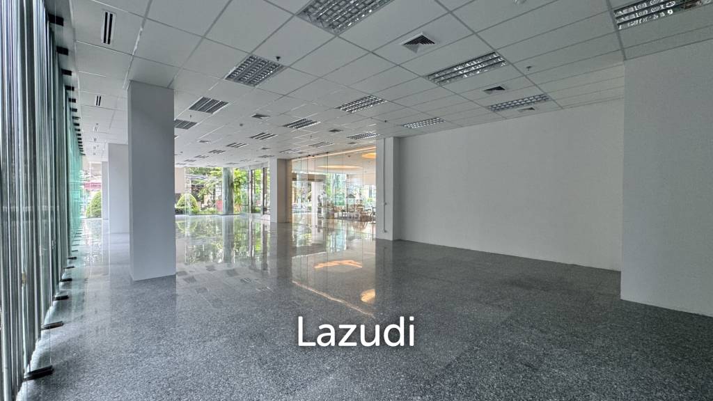 รูป Spacious Retail Space with Modern Design on Soi Convent - รูปที่ 8/17