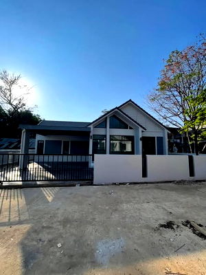 Houses for sale Muang Chiang Rai Chiang Rai : Single-storey detached house for sale  3 bedrooms 2 bathrooms and 2 parkings.