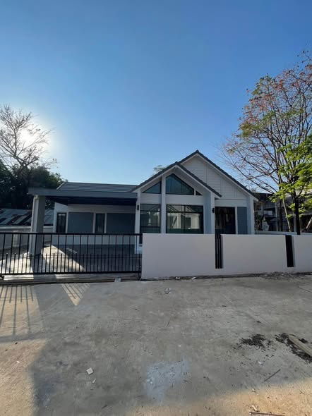 picture Single-storey detached house for sale 3 bedrooms 2 bathrooms and 2 parkings. - 1/8