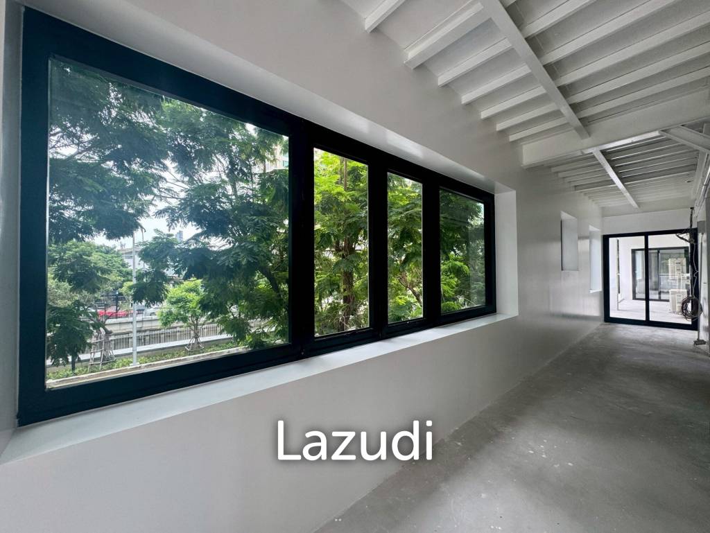 รูป ขายพื้นที่ค้าปลีกสุดโมเดิร์นย่านทุ่งมหาเมฆ สาทร กรุงเทพฯ - รูปที่ 4/6