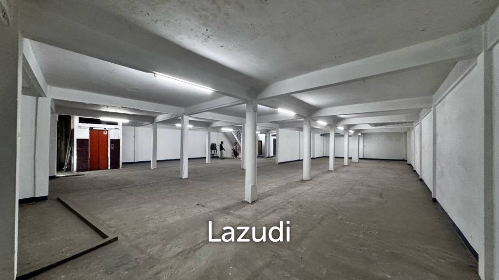 picture Prime Retail Space in Bang Na with Main Sukhumvit Access - 6/17