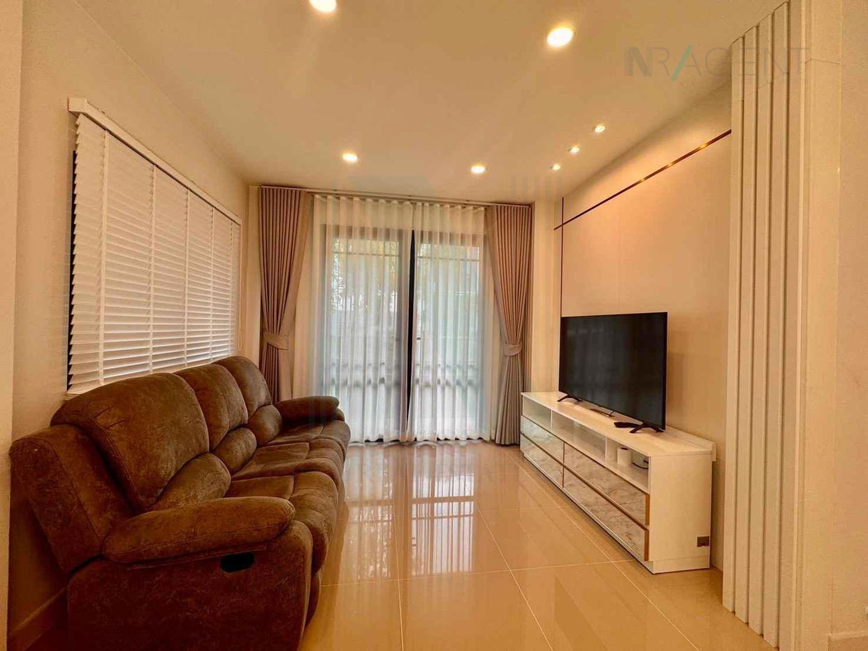 รูป ให้เช่าบ้านเดี่ยว 2 ชั้น แกรนด์ พลีโน่ สุขุมวิท-บางนา 3 ห้องนอน 4 ห้องน้ำ - รูปที่ 2/8