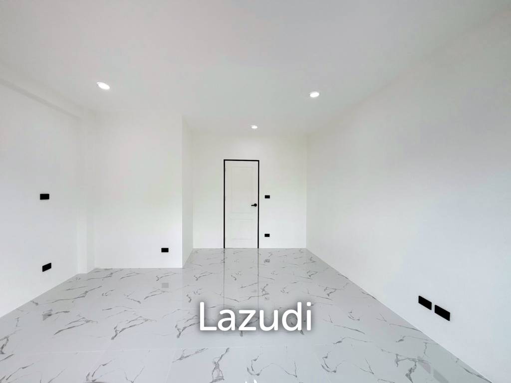 picture Fully Renovated Modern 3-Bedroom Townhouse in Kathu - 21/38