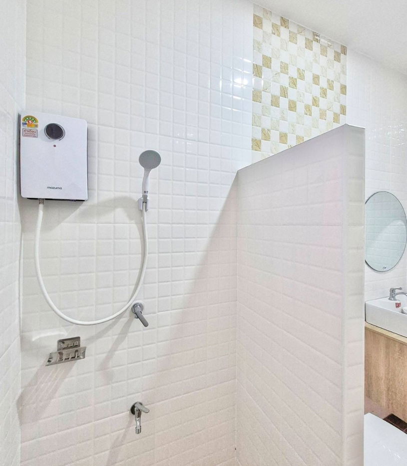 picture Single storey house for rent with 3 bedrooms,2 toilets and 1 kitchen.  - 11/23