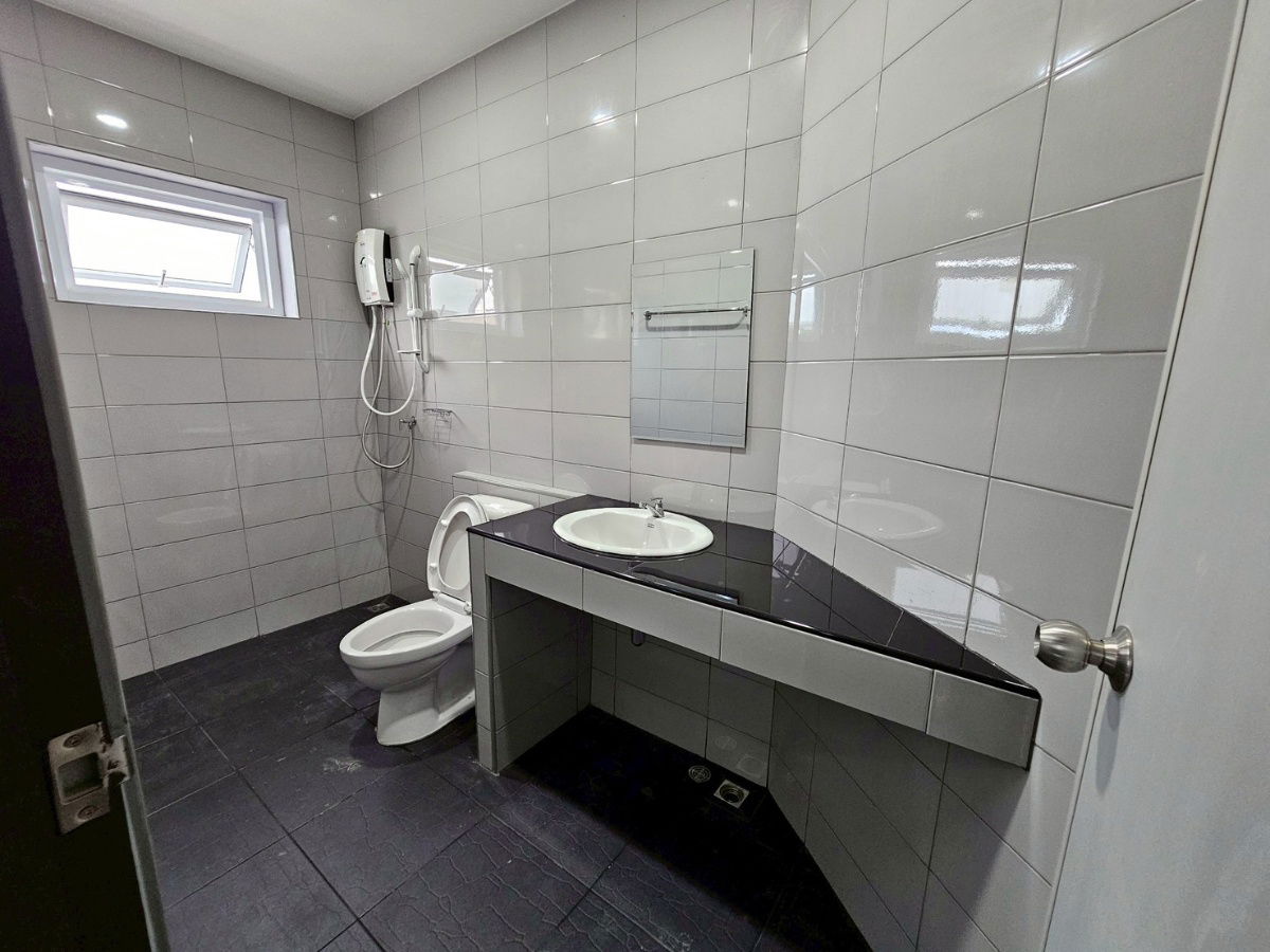 picture Two storey house for rent with 3 bedrooms,31 toilets and 1 kitchen.  - 25/33