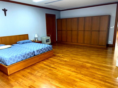 Houses for sale Silpakorn University City Campus : Single house near the  MRT Pink Line, can be used as a home office