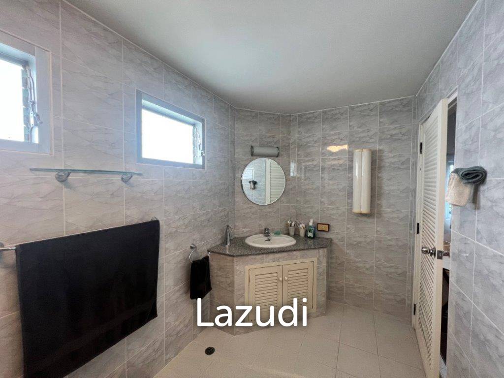 picture NEBEHARDT ROAD : 2 Storey 3 bed villa close to town and beach - 30/47