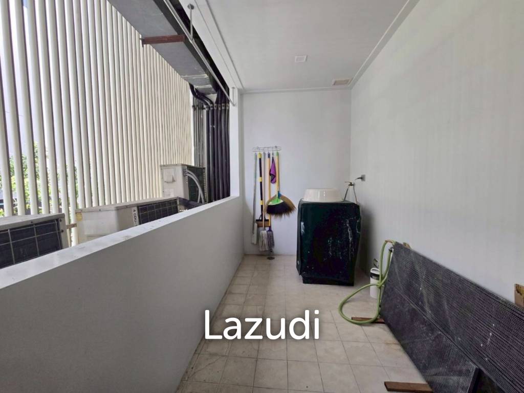 picture 3 Bed 3 Bath 210 SQ.M Ficus Lane Condominium - 24/32