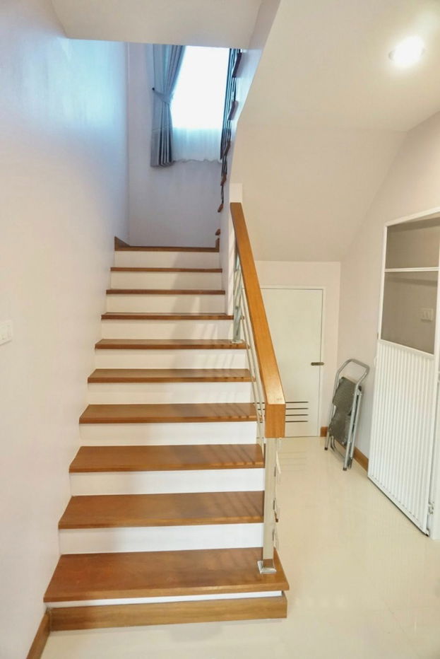 picture Two storey house for rent with 4 bedrooms,4 toilets and 1 kitchen. - 10/27