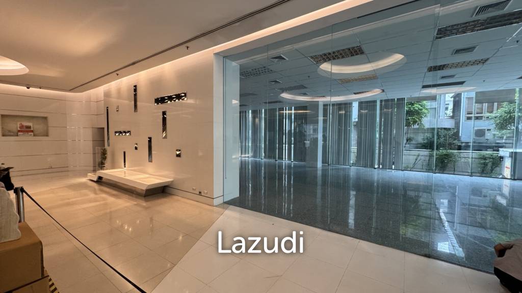 รูป Spacious Retail Space with Modern Design on Soi Convent - รูปที่ 3/17