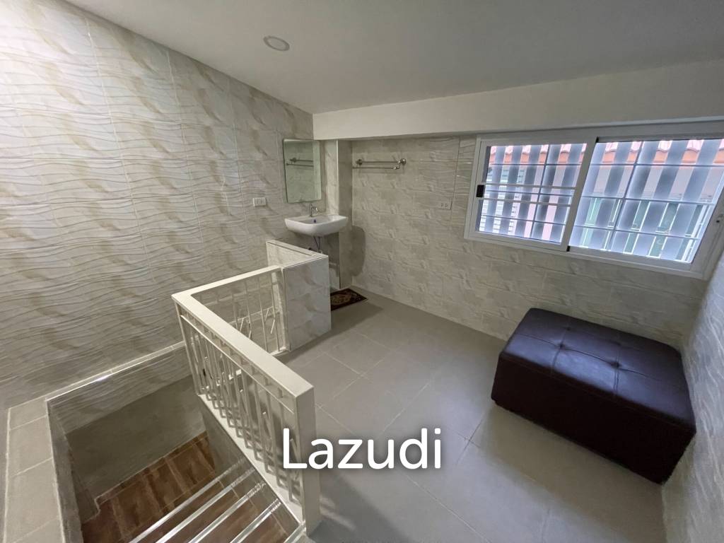 picture Commercial Townhouse for rent in Bang Rak Bangkok - 7/13