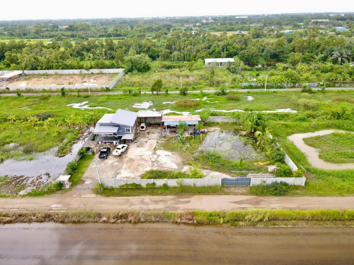 picture 1 rai of land with house, Soi 8, Nong Suea, Pathum Thani, single-family house, raised floor, 2950000 baht, title deed ready for transfer, gate - 18/24