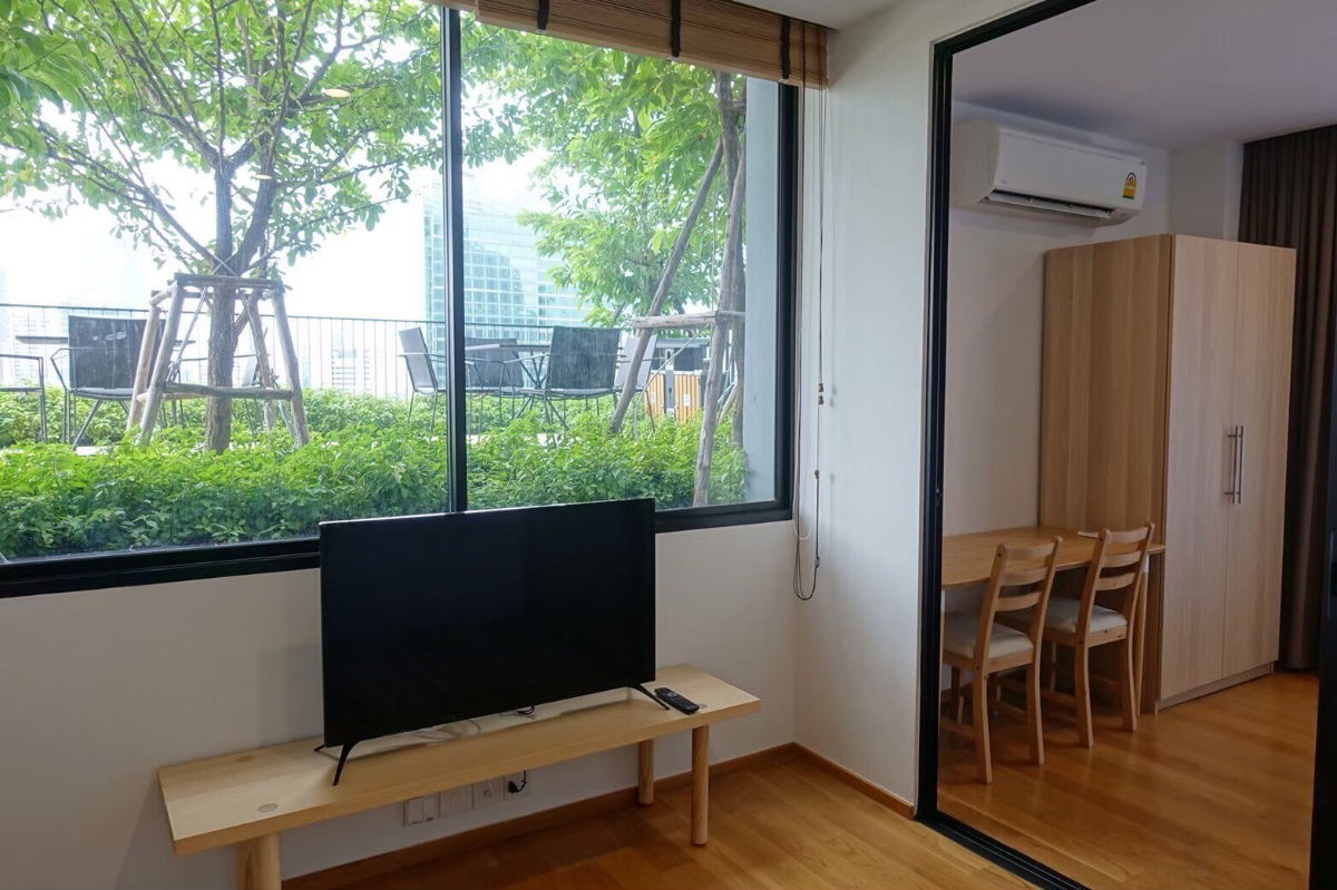 รูป ให้เช่า คอนโดหรู โนเบิล รีโว สีลม **ห้องมุมชั้น 25 *ใกล้สถานี BTS สถานีสุรศักดิ์ 160 ม. **ระเบีมยงวิวเมือง หน้าต่างติดสวนส่วนกลาง เป็นส่วนตัว** - รูปที่ 3/16