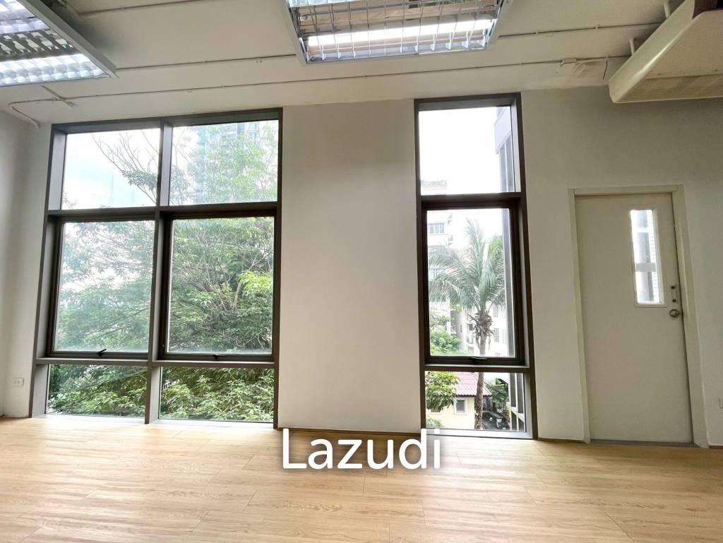 รูป สำนักงานทันสมัยในย่านธุรกิจ ที่ตั้งทำเลดีในสาทร - รูปที่ 5/5