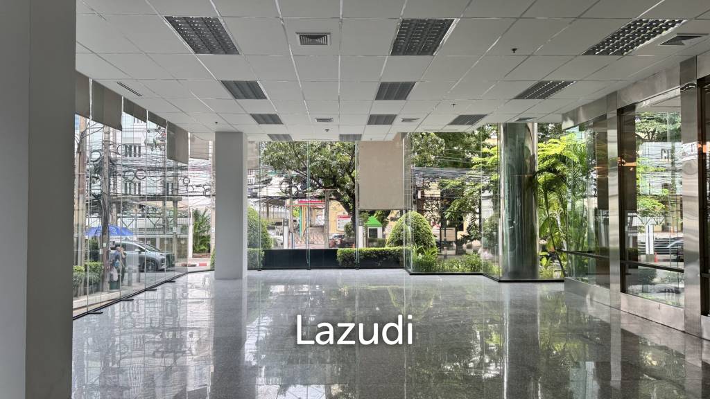 รูป Spacious Retail Space with Modern Design on Soi Convent - รูปที่ 16/17