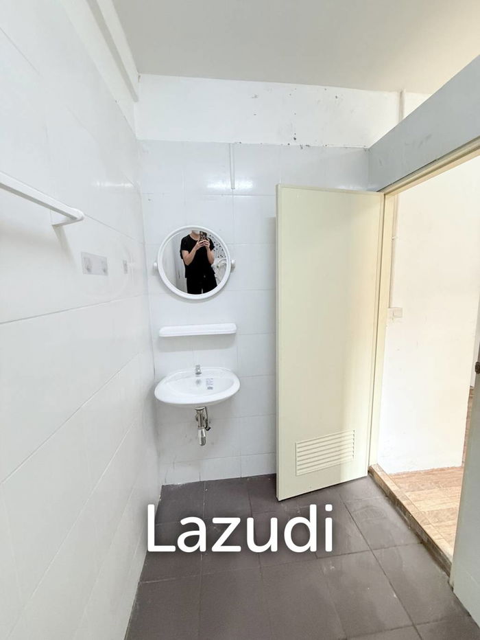 picture Spacious Townhouse for Sale in Yan Nawa Bangkok - 12/13