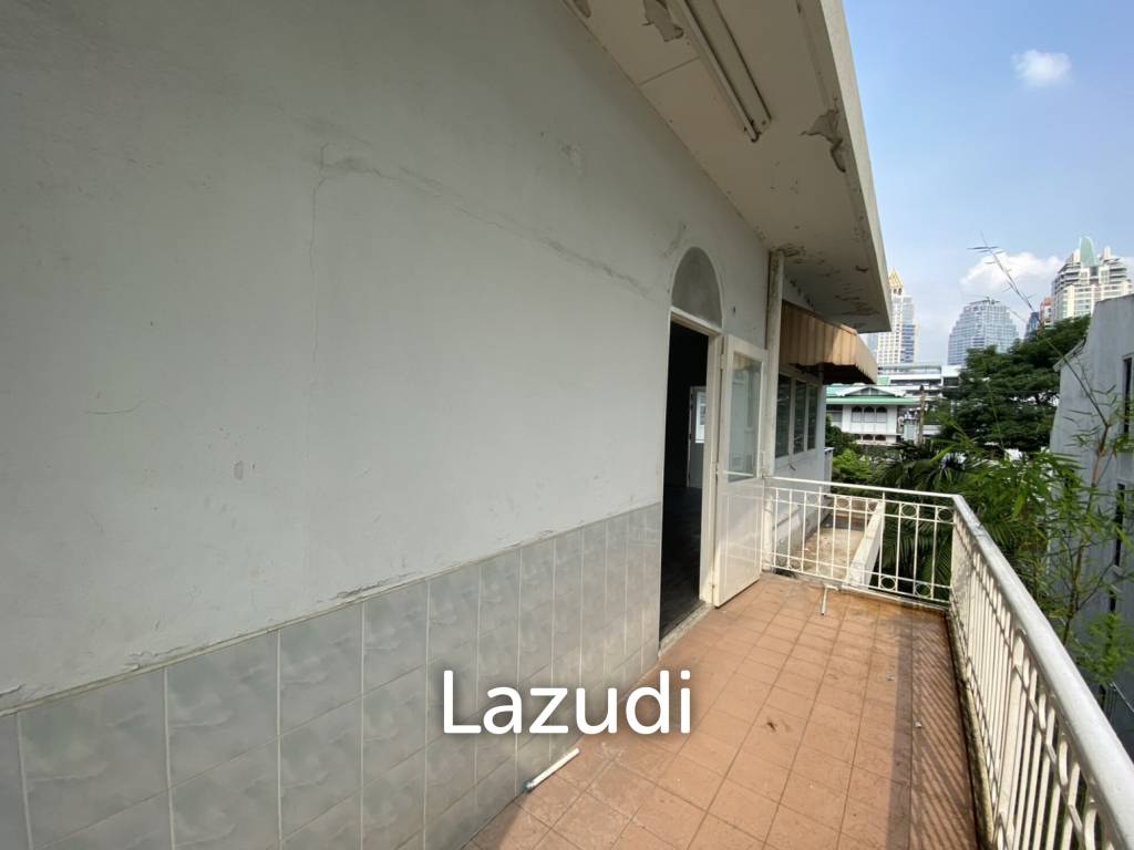 picture Spacious Modern Office in Bang Rak Bangkok - 10/11