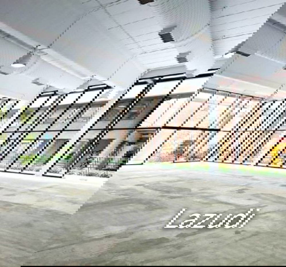 รูป Main Road Asok Office Building Large Retail Space for  a Showroom, Clinic, Spa or Cafe Ground Floor - รูปที่ 1/6