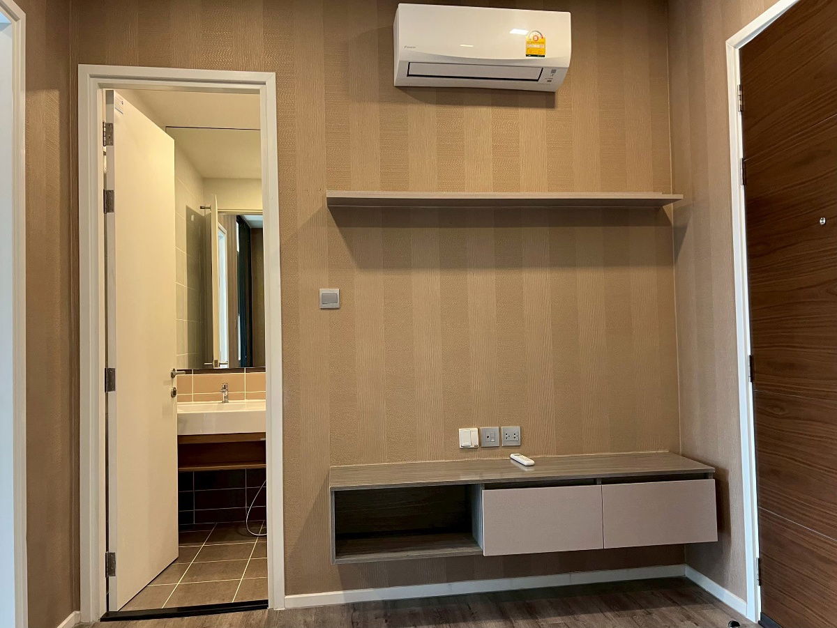 picture Brown ratchada 32 for rental Ready to move in - 8/9