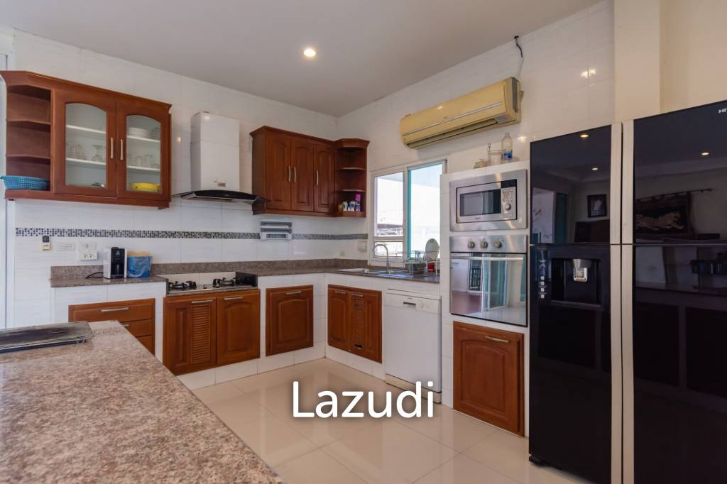 รูป SINGLE HOUSE ON SOI 88 : 4 bed on good location - รูปที่ 18/32