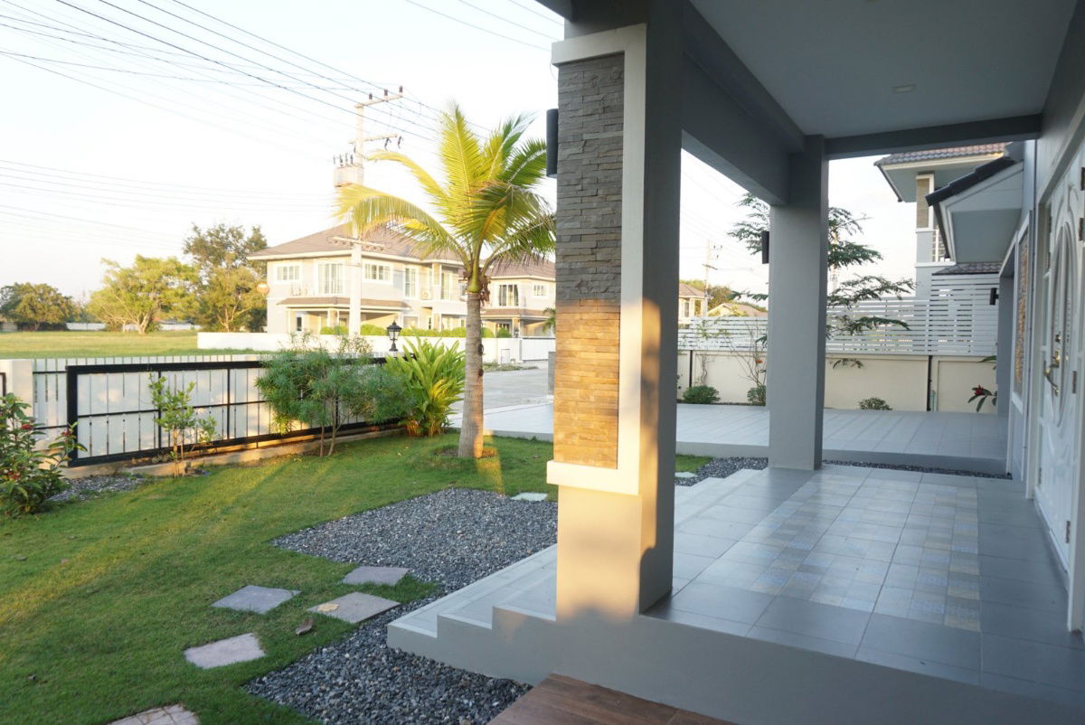 picture Two storey house for rent with 4 bedrooms,4 toilets and 1 kitchen. - 24/27