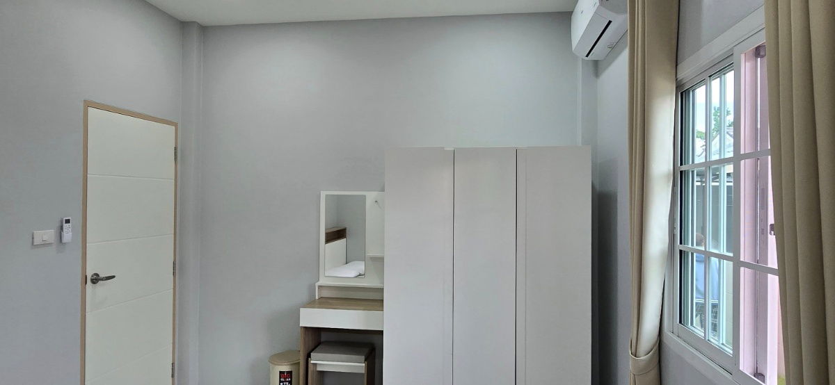 picture Single storey house for rent with 3 bedrooms,2 toilets and 1 kitchen.  - 14/23