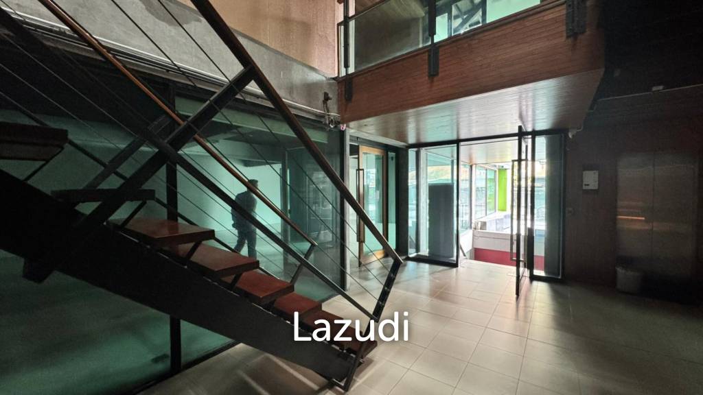 picture Prime Retail Space for Bar or restaurant at Thong Lo - 6/11