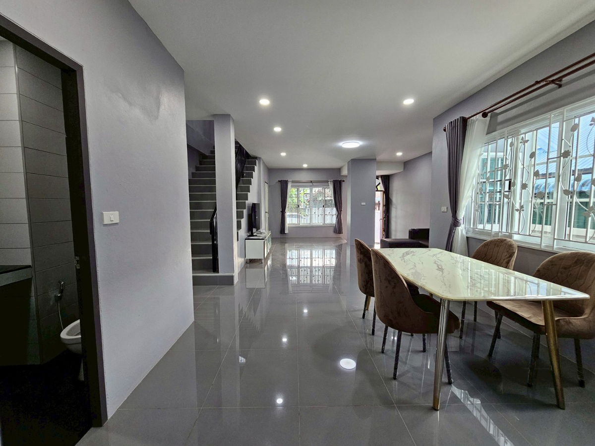 picture Two storey house for rent with 3 bedrooms,31 toilets and 1 kitchen.  - 12/33