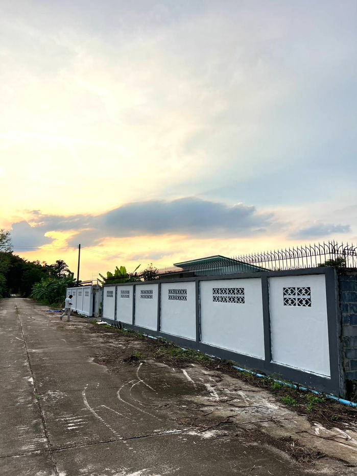 picture  Wat Proi Fon 6 km. Maha Vajiralongkorn Hospital Thanyaburi 14 km.  Lotus Big C 20 km. Electricity and water available. Reservation 50,000 baht. - 19/24