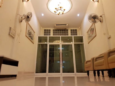 Commercial Building with nice interior for Rent at Rama2 Soi11**  Fully furnished 3 story commercial building has 2 Bedrooms 2 Bathrooms 