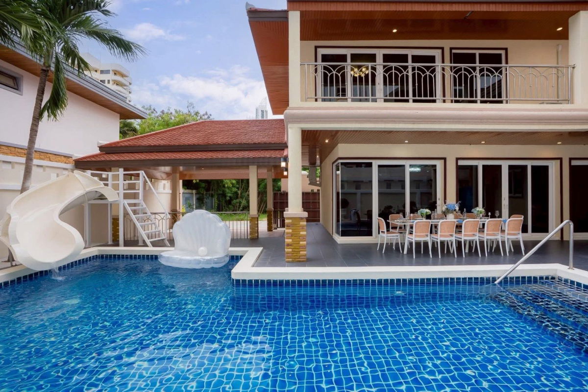 picture Pool Villa within a short walk to beautiful white sandy beach of Jomtien, Only Steps away 150metrs - 5/37