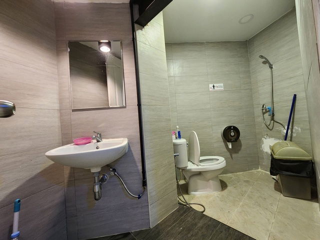 picture FOR SALE  COMMERCIAL BUILDING PROPERTY  125000000 BAHT. - 7/8