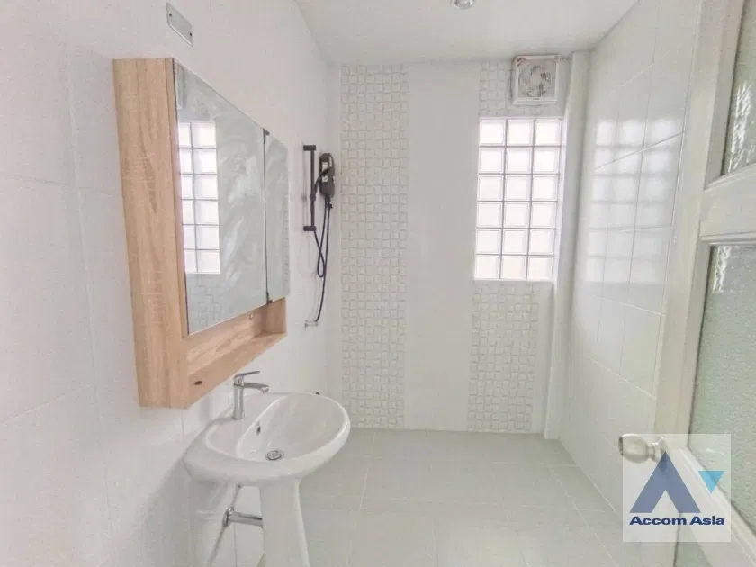 รูป 🔼🔽 AccomA 📩 Pet friendly 3 BR House in Khlong Tan Nuea (AA36328) - รูปที่ 16/16