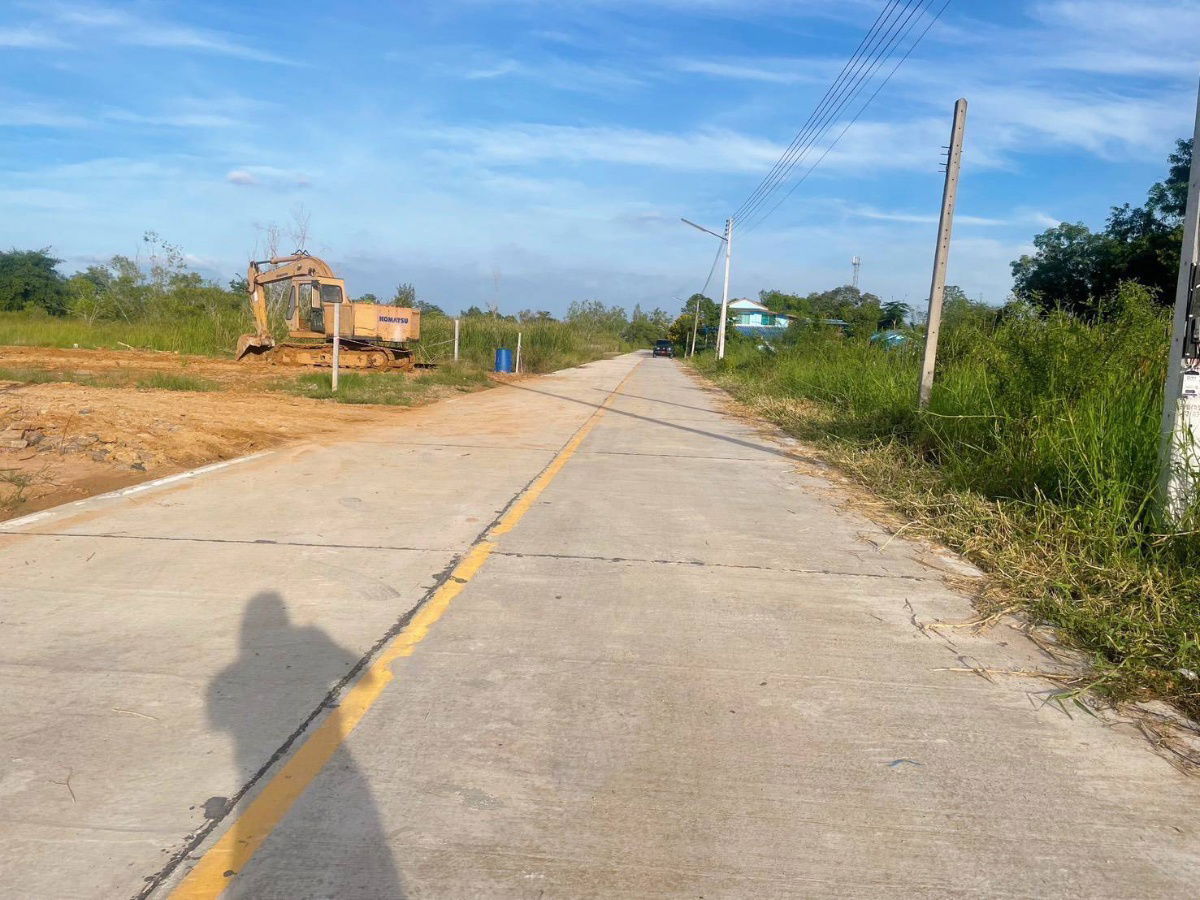 picture Prime location in  Excellent community environment,perfect for building a house.8-meter concrete road on every plot.3phase 100sq.wah390,000baht - 21/22