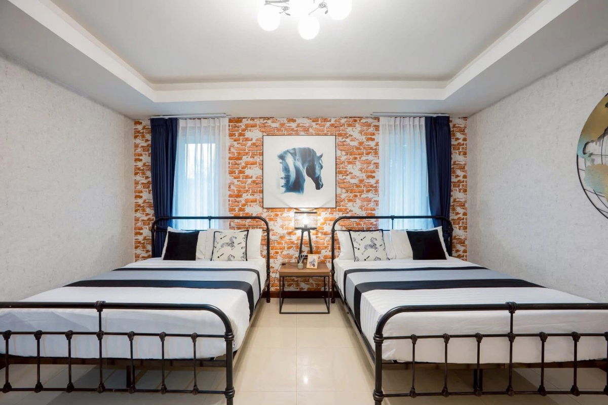 picture Pool Villa within a short walk to beautiful white sandy beach of Jomtien, Only Steps away 150metrs - 28/37