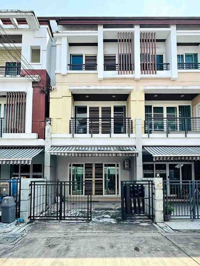 picture 1 B1035 3-storey townhouse, Baan Klang Muang Urbanian Rama 9-Lat Phrao, Soi Lat Phrao 84 - 1/10