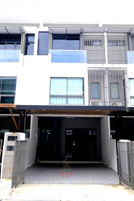 Townhouses for rent Lat Phrao : RH115225 Townhome for rent, 3 floors, 3 bedrooms at LANDMARK EKAMAI-RAMINDRA