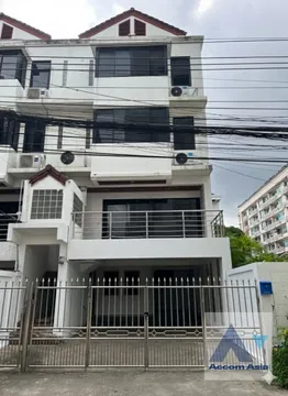 🔼🔽 AccomA 📩 Home Office 4 BR Townhouse in  Lumphini (AA45112)