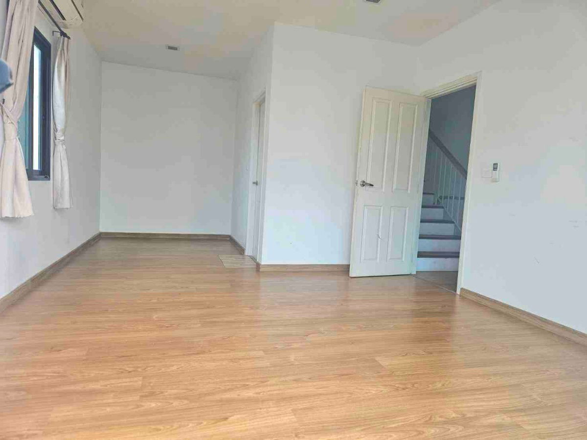 picture B1034 3-storey detached house for rent, Golden Prestige Village, Watcharapol, Sukhaphiban 5 Road - 6/13