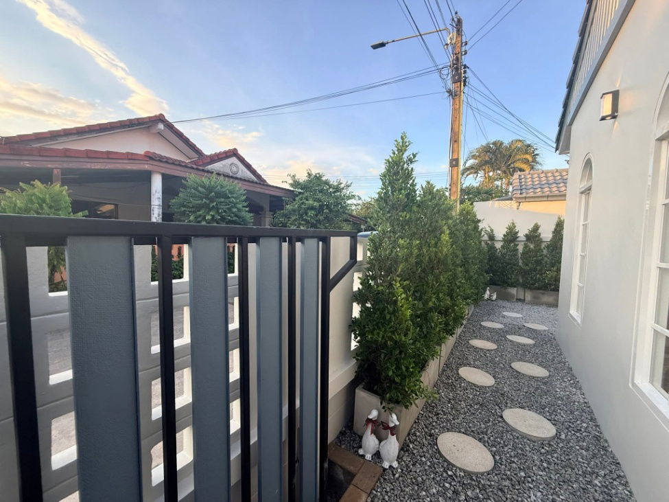 picture Newly C Detached House in Chayaornwithi Pattaya - 6/23