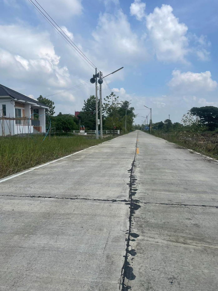 picture Prime location in  Excellent community environment,perfect for building a house.8-meter concrete road on every plot.3phase 100sq.wah390,000baht - 19/22