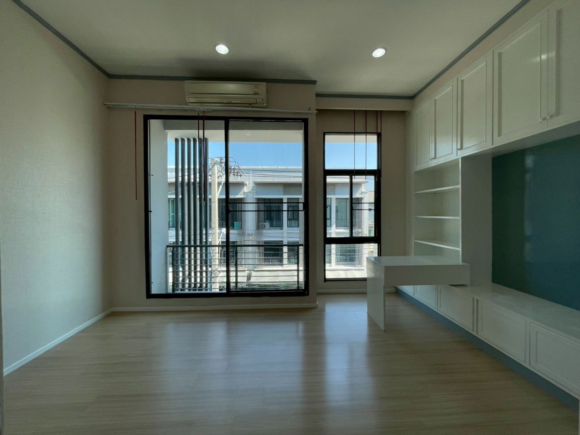 picture For Rent: Baan Klang Muang Rama 9 – Ramkhamhaeng 3-storey townhouse with full functionality in a prime and convenient location - 5/18