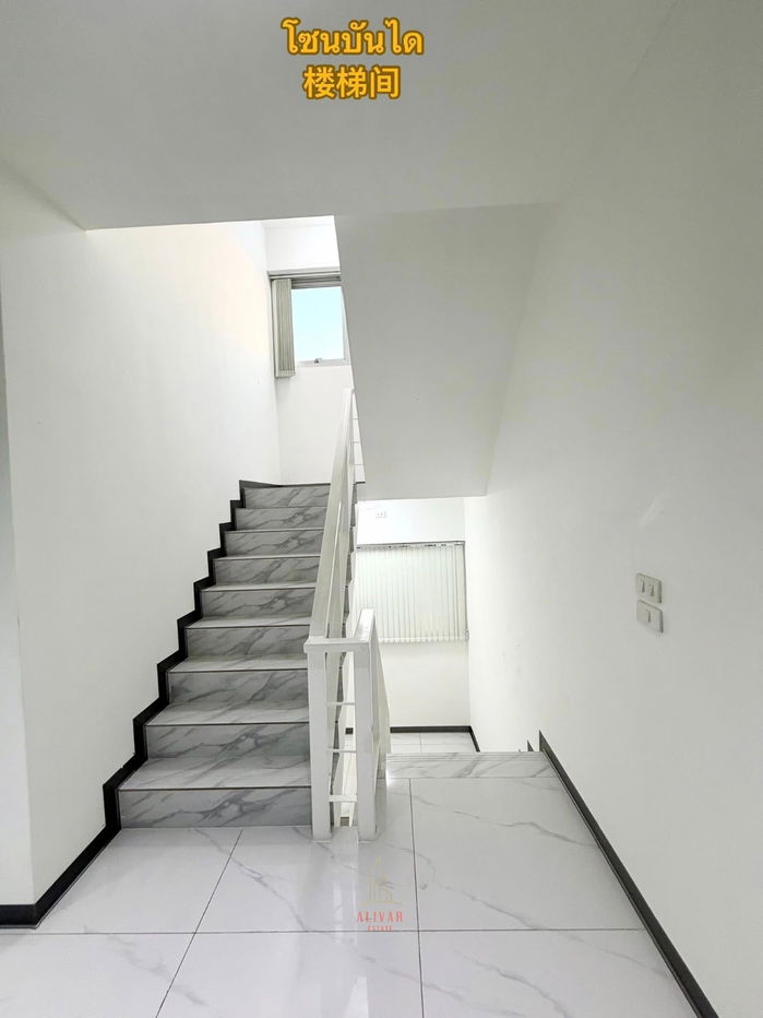 picture RH115425 For rent: Home office, 4-storey office building, newly renovated, Mengjai or Pracha Uthit area. - 15/27