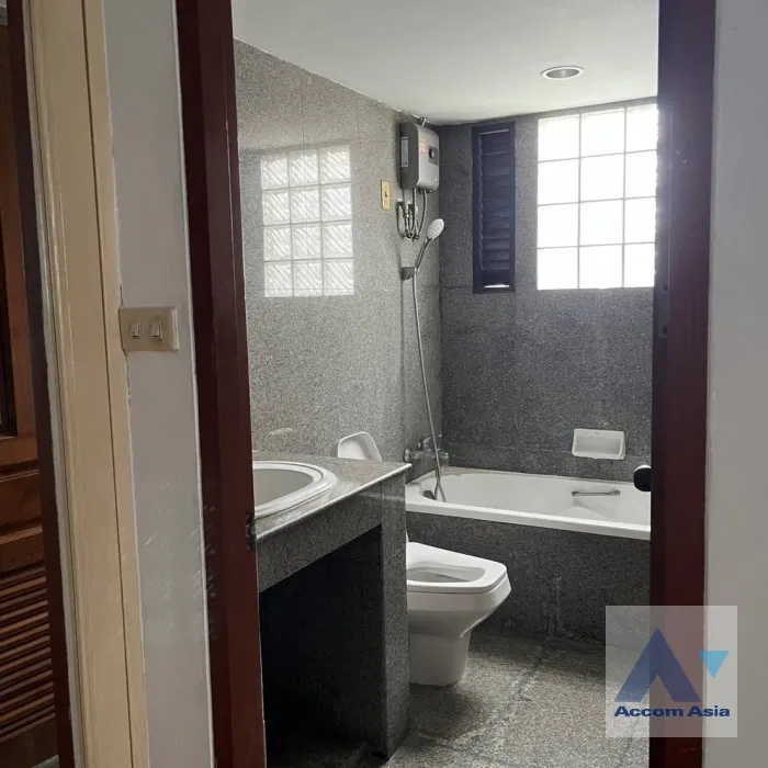 รูป 🔼🔽 AccomA 📩 Home Office 4 BR Townhouse in  Lumphini (AA45110) - รูปที่ 12/13