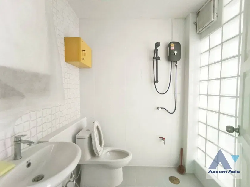 รูป 🔼🔽 AccomA 📩 Pet friendly 3 BR House in Khlong Tan Nuea (AA36328) - รูปที่ 15/16