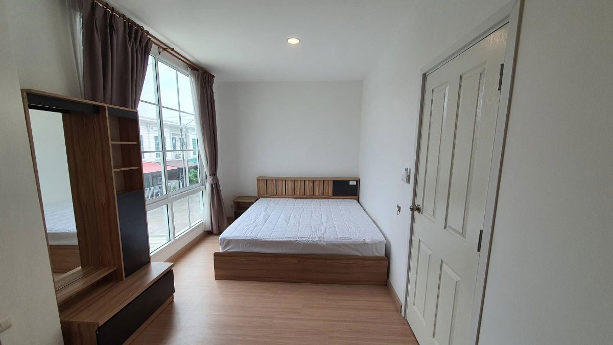 รูป T 1463 ให้เช่า ทาวน์โฮม 2 ชั้น หลังมุม ม.J City ถ.แพรกษา บ้านสวยสภาพดี มีเฟอร์นิเจอร์ ราคา 15,000 บาท - รูปที่ 9/13