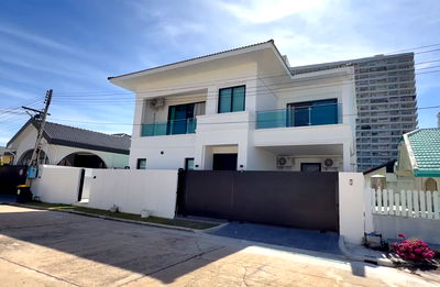 บ้านเดี่ยว บางละมุง ชลบุรี : ขายพูลวิลล่าหรูในพัทยา ทำเลเขาพระตำหนัก ตกแต่งพร้อมเข้าอยู่